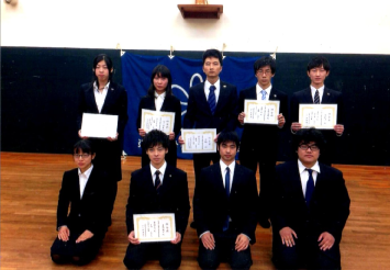 平成26年度幹部交代式集合写真(新幹部と二回生、前主将)