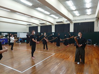 9_2022.11.24近大留学生と交流会構え2